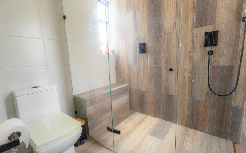 Renovated 165 m2 Apartment in El Tesoro, Medellin | 3 Bed + Den