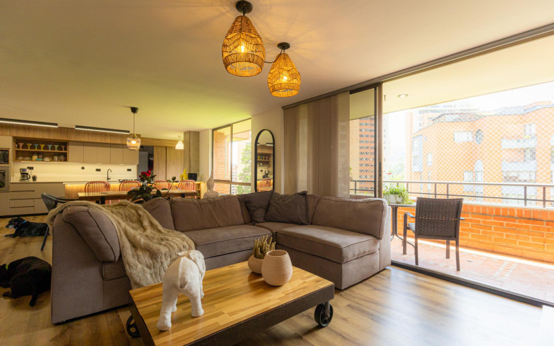 Renovated 165 m2 Apartment in El Tesoro, Medellin | 3 Bed + Den