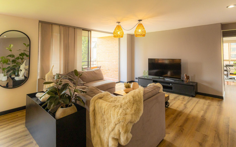 Renovated 165 m2 Apartment in El Tesoro, Medellin | 3 Bed + Den