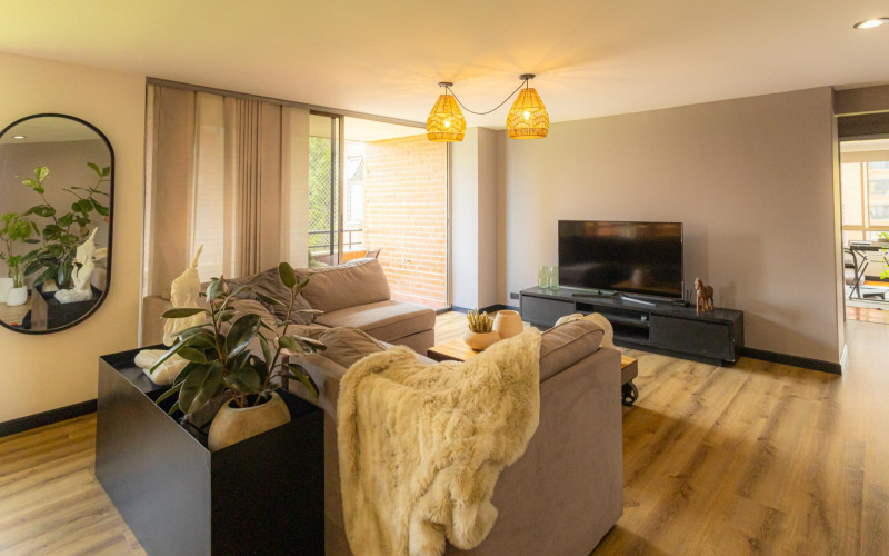 Renovated 165 m2 Apartment in El Tesoro, Medellin | 3 Bed + Den