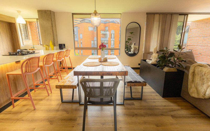 Renovated 165 m2 Apartment in El Tesoro, Medellin | 3 Bed + Den