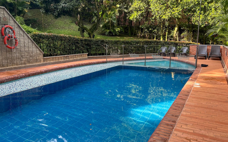 Renovated 165 m2 Apartment in El Tesoro, Medellin | 3 Bed + Den