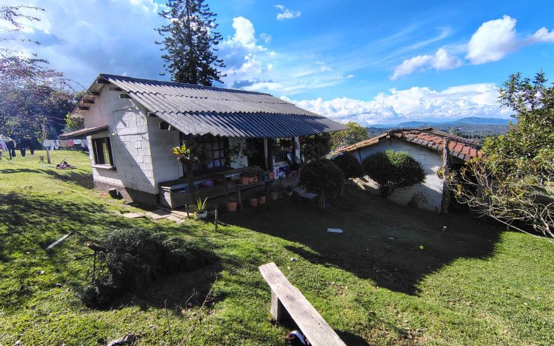 Luxury Estate in Santa Elena 8800 mts Facing Arví Park
