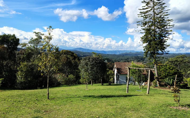 Luxury Estate in Santa Elena 8800 mts Facing Arví Park