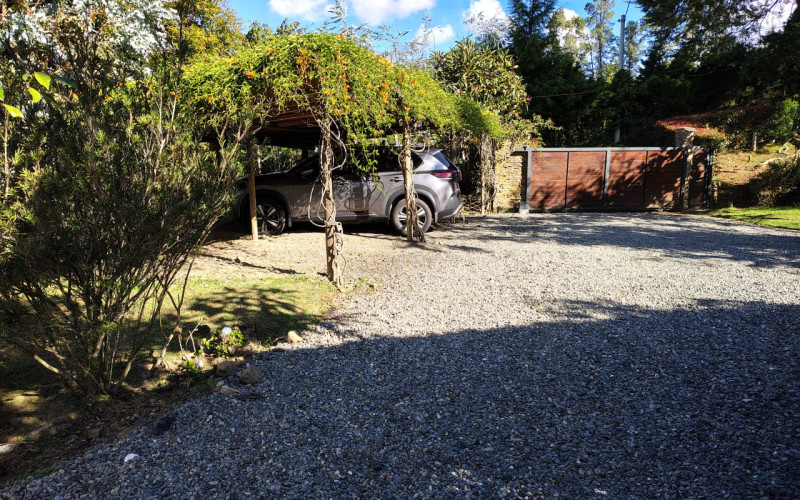 Luxury Estate in Santa Elena 8800 mts Facing Arví Park