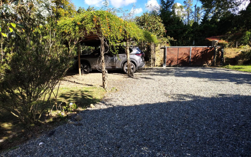 Luxury Estate in Santa Elena 8800 mts Facing Arví Park