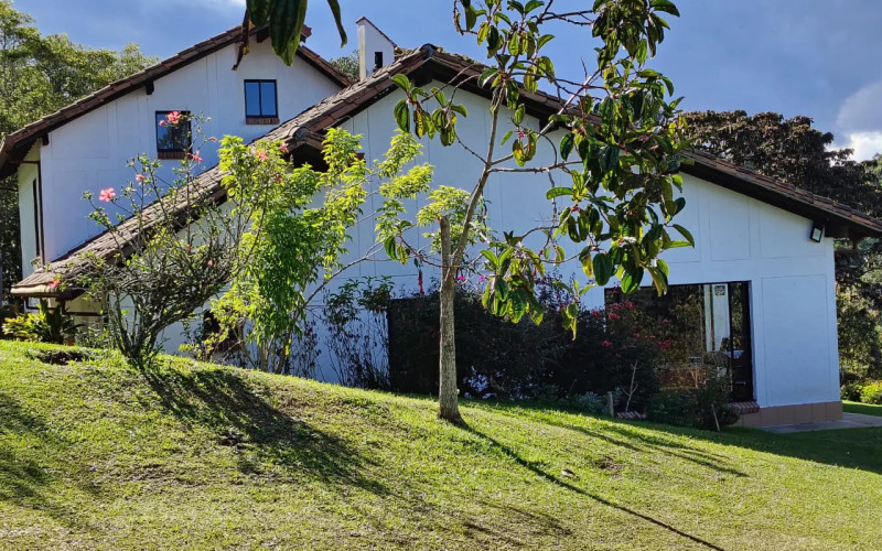 Luxury Estate in Santa Elena 8800 mts Facing Arví Park