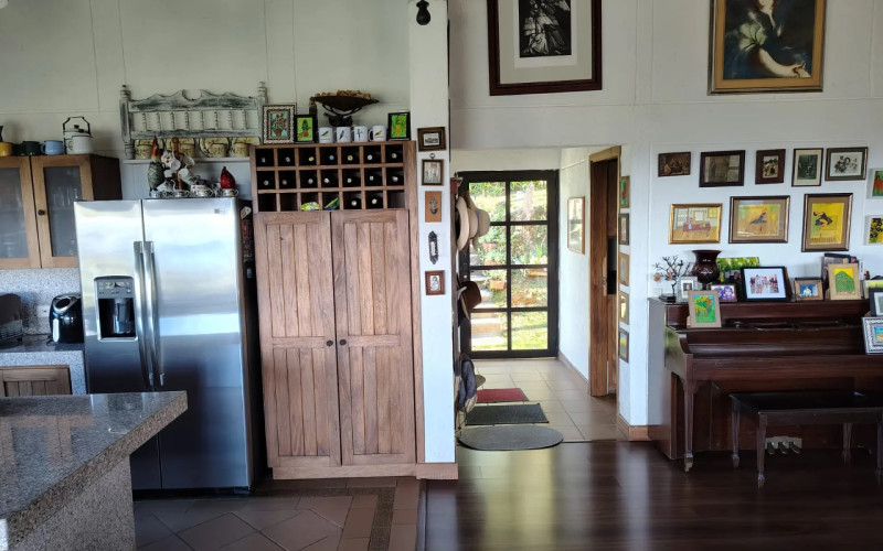 Luxury Estate in Santa Elena 8800 mts Facing Arví Park
