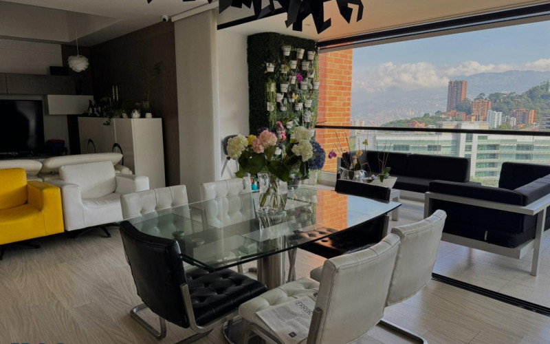 Apartamento en Medellín en Altos del Poblado