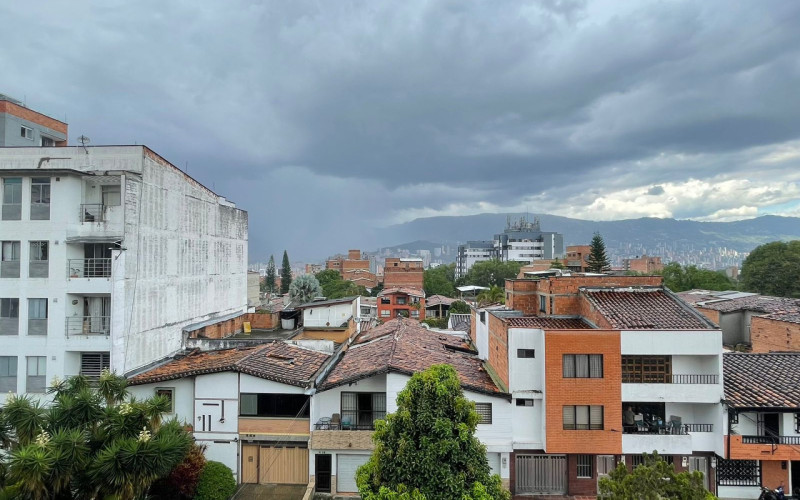 Apartment with Panoramic City Views in Laureles, Santa Teresita | 88m² | 