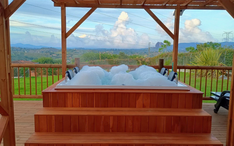 Country House in El Peñol | Rock View | Individual Deed & Short-Term Rentals Allowed (Chiquinquira)