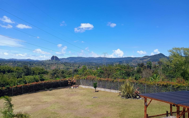 Country House in El Peñol | Rock View | Individual Deed & Short-Term Rentals Allowed (Chiquinquira)