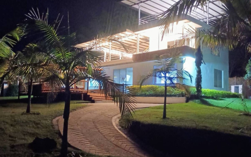 Country House in El Peñol | Rock View | Individual Deed & Short-Term Rentals Allowed (Chiquinquira)