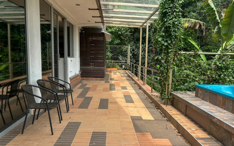 Country House for Sale in Envigado Escobero: 528 sqm, 1,779 sqm Lot, and Strategic Connectivity to Las Palmas