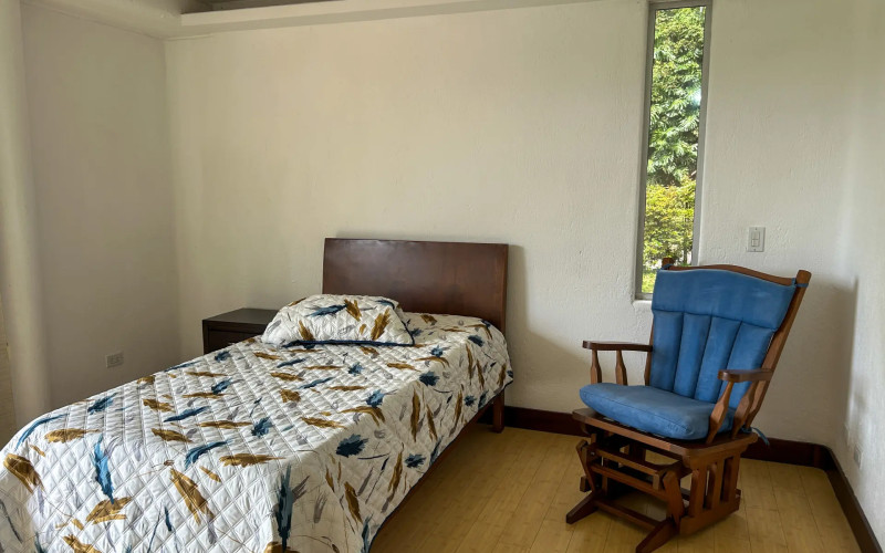 Country House for Sale in Envigado Escobero: 528 sqm, 1,779 sqm Lot, and Strategic Connectivity to Las Palmas