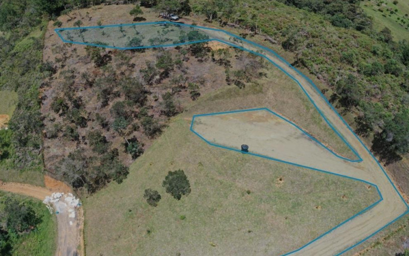 5,400 m² lot in Guarne with 2 terraces, beautiful views, just 8 minutes from the town park.