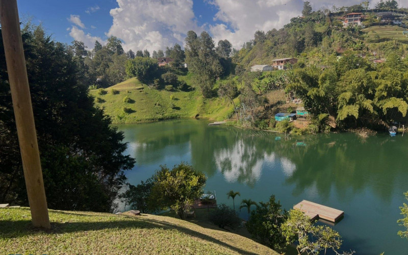Luxury Estate in Villa Suiza, El Peñol–Guatapé | 2,646 m² Waterfront Property