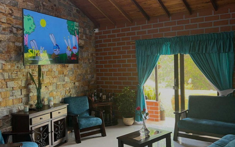 Luxury Estate in Villa Suiza, El Peñol–Guatapé | 2,646 m² Waterfront Property