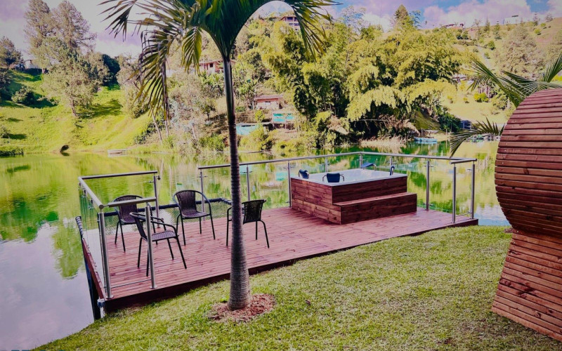 Luxury Estate in Villa Suiza, El Peñol–Guatapé | 2,646 m² Waterfront Property