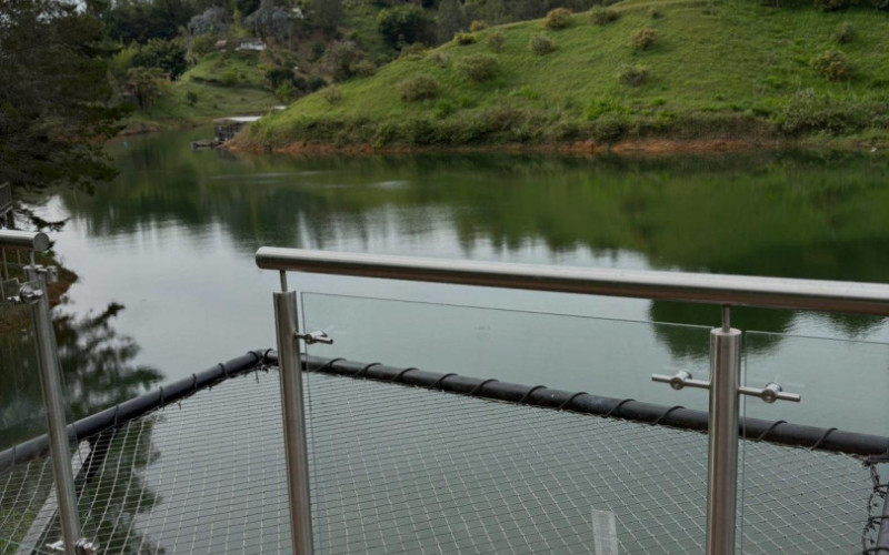 Luxury Estate in Villa Suiza, El Peñol–Guatapé | 2,646 m² Waterfront Property