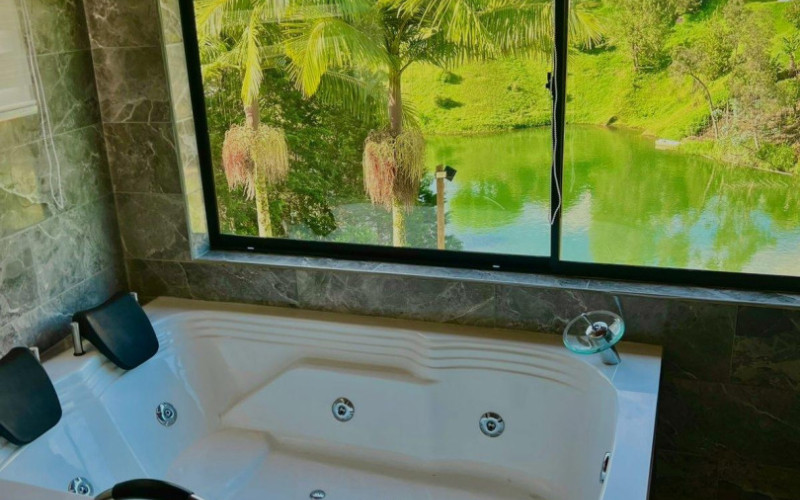 Luxury Estate in Villa Suiza, El Peñol–Guatapé | 2,646 m² Waterfront Property