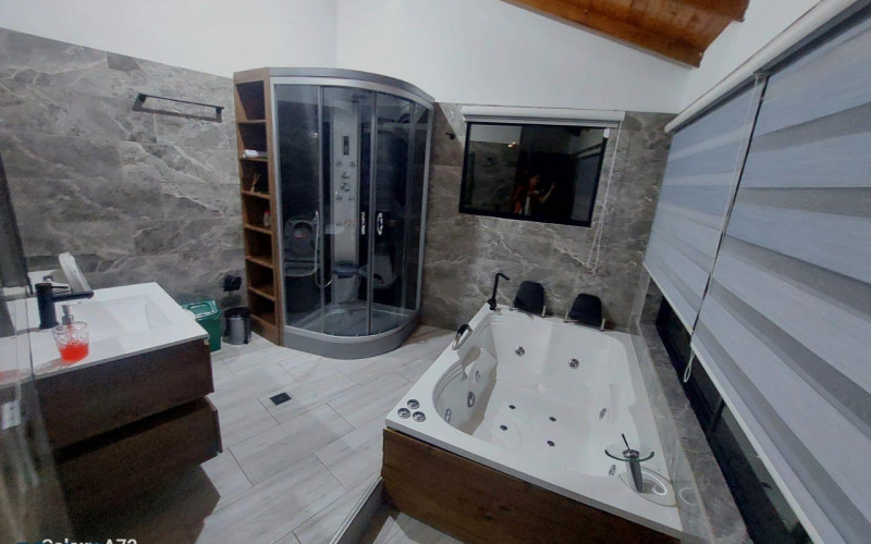 Luxury Estate in Villa Suiza, El Peñol–Guatapé | 2,646 m² Waterfront Property