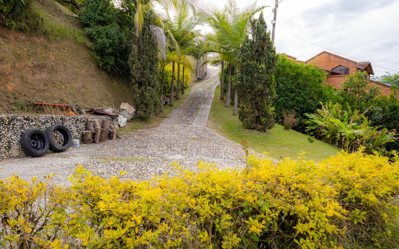 Luxury Estate in Villa Suiza, El Peñol–Guatapé | 2,646 m² Waterfront Property