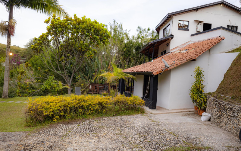 Luxury Estate in Villa Suiza, El Peñol–Guatapé | 2,646 m² Waterfront Property
