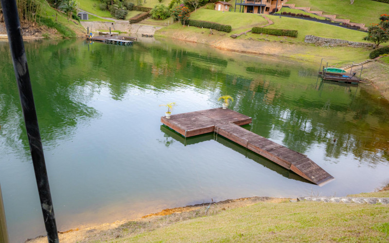 Luxury Estate in Villa Suiza, El Peñol–Guatapé | 2,646 m² Waterfront Property