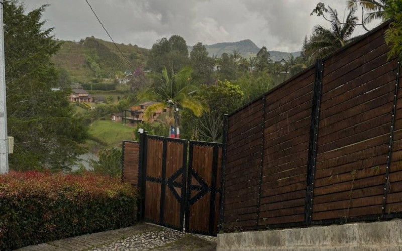 Luxury Estate in Villa Suiza, El Peñol–Guatapé | 2,646 m² Waterfront Property