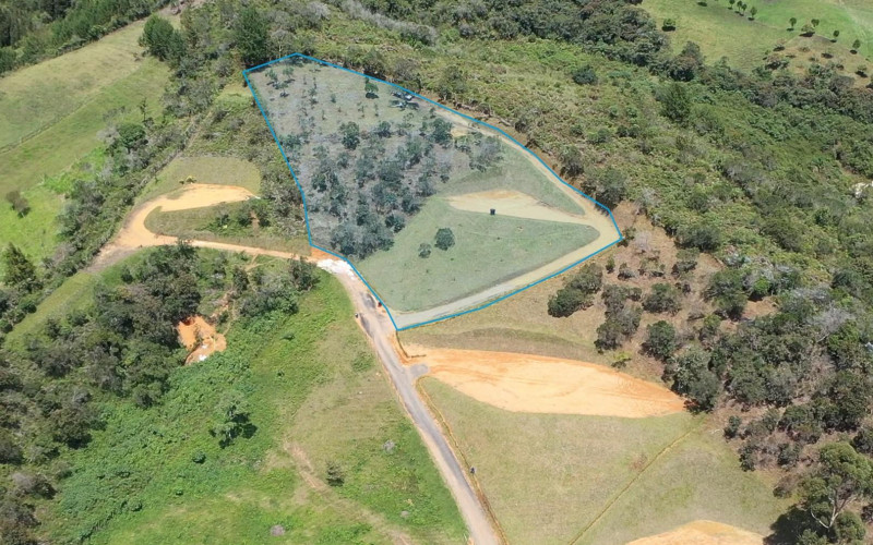 5,400 m² lot in Guarne with 2 terraces, beautiful views, just 8 minutes from the town park.