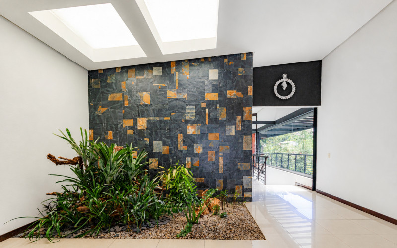 Contemporary Luxury Estate on 6,400 m² Near Llanogrande & Medellín Airport