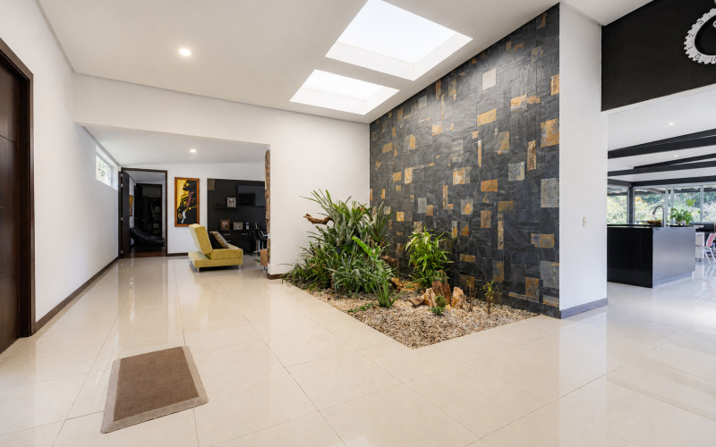 Contemporary Luxury Estate on 6,400 m² Near Llanogrande & Medellín Airport