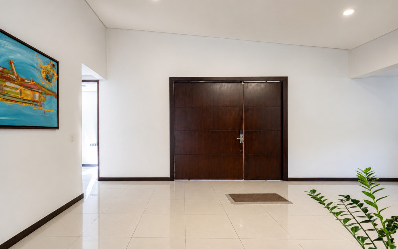 Contemporary Luxury Estate on 6,400 m² Near Llanogrande & Medellín Airport