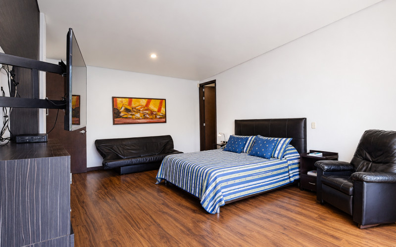 Contemporary Luxury Estate on 6,400 m² Near Llanogrande & Medellín Airport