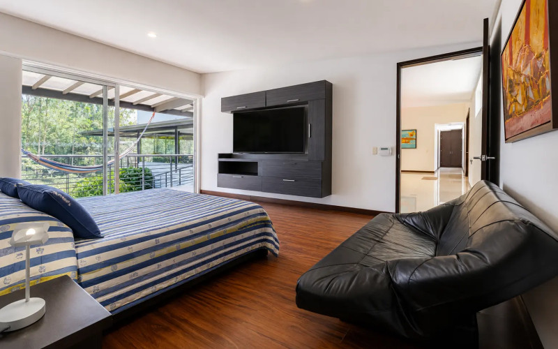 Contemporary Luxury Estate on 6,400 m² Near Llanogrande & Medellín Airport