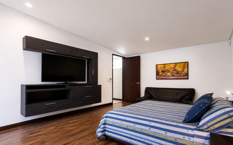 Contemporary Luxury Estate on 6,400 m² Near Llanogrande & Medellín Airport