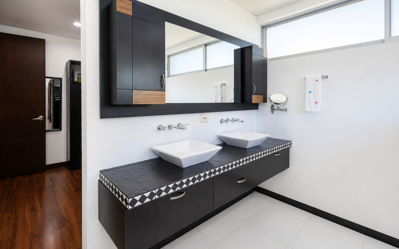 Contemporary Luxury Estate on 6,400 m² Near Llanogrande & Medellín Airport