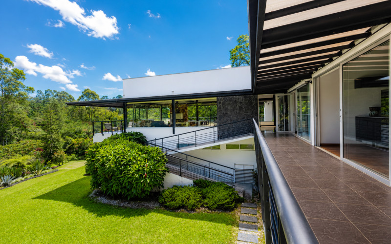 Contemporary Luxury Estate on 6,400 m² Near Llanogrande & Medellín Airport