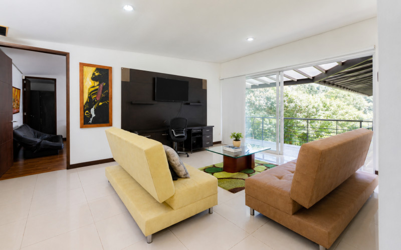 Contemporary Luxury Estate on 6,400 m² Near Llanogrande & Medellín Airport