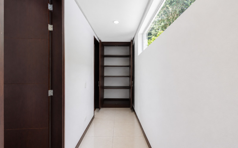 Contemporary Luxury Estate on 6,400 m² Near Llanogrande & Medellín Airport