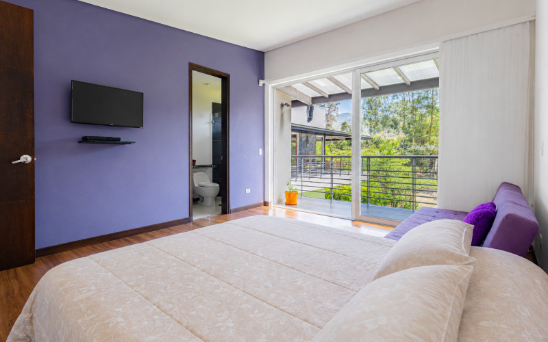 Contemporary Luxury Estate on 6,400 m² Near Llanogrande & Medellín Airport