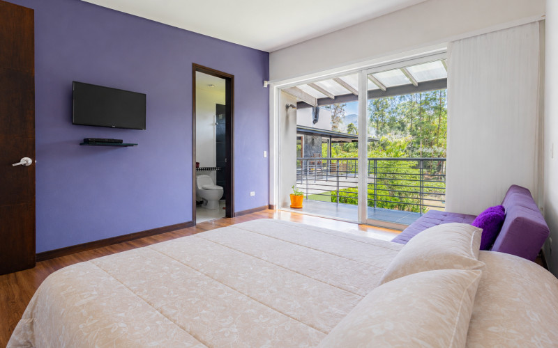 Contemporary Luxury Estate on 6,400 m² Near Llanogrande & Medellín Airport