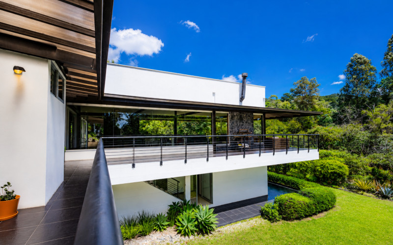 Contemporary Luxury Estate on 6,400 m² Near Llanogrande & Medellín Airport