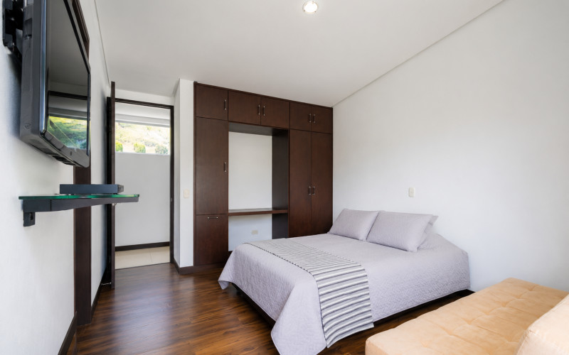 Contemporary Luxury Estate on 6,400 m² Near Llanogrande & Medellín Airport