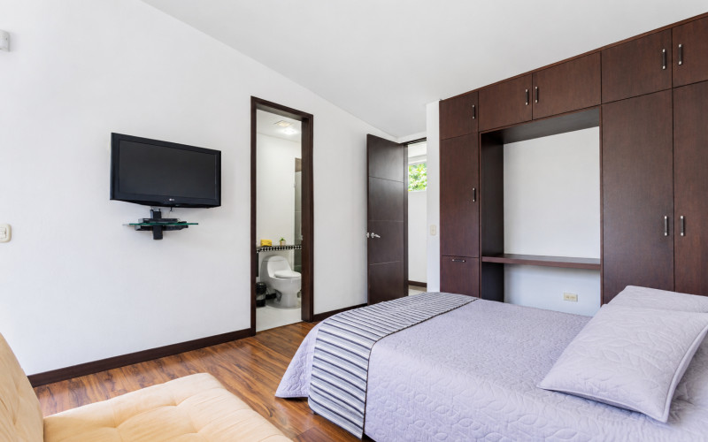 Contemporary Luxury Estate on 6,400 m² Near Llanogrande & Medellín Airport