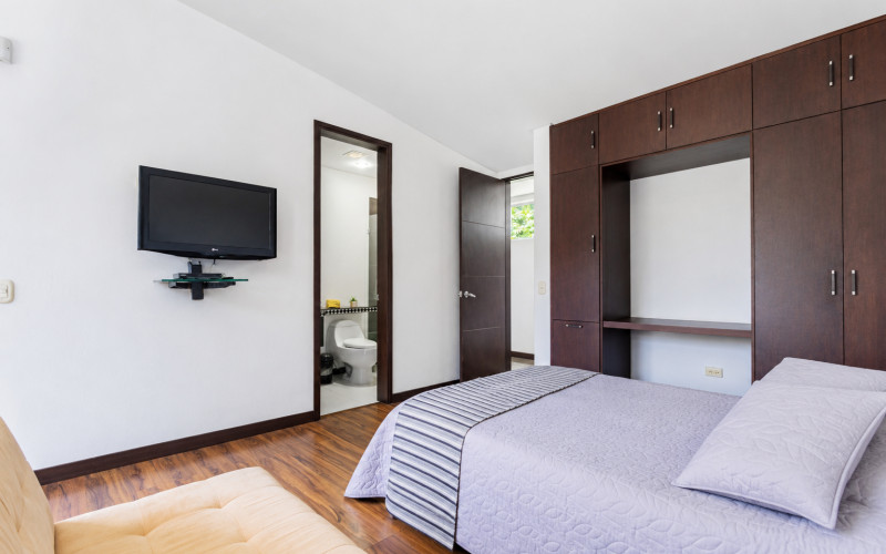 Contemporary Luxury Estate on 6,400 m² Near Llanogrande & Medellín Airport