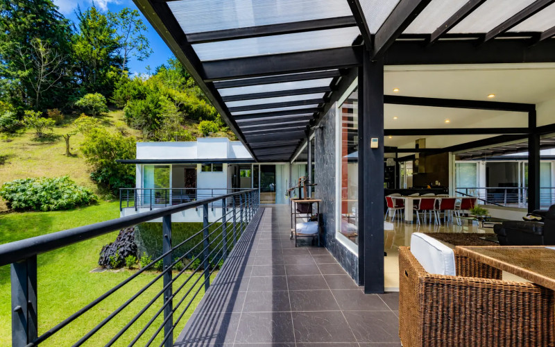 Contemporary Luxury Estate on 6,400 m² Near Llanogrande & Medellín Airport
