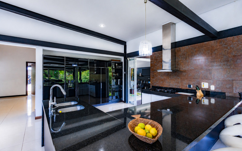 Contemporary Luxury Estate on 6,400 m² Near Llanogrande & Medellín Airport