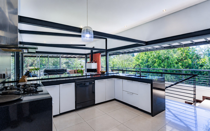 Contemporary Luxury Estate on 6,400 m² Near Llanogrande & Medellín Airport